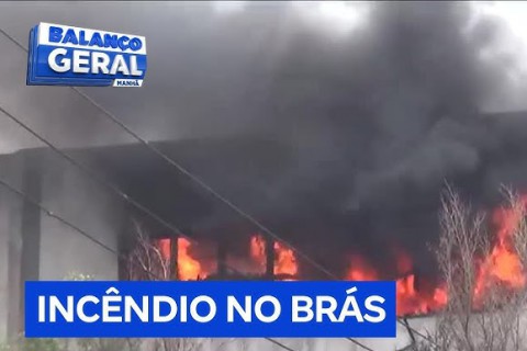 Incêndio atinge prédio comercial no Brás, região central de São Paulo