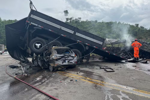 Tragédia em Minas: sobe para 41 o número de mortos no acidente em Teófilo Otoni